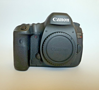 Canon EOS 5DS R (body only) + Vello Remote and Ruggard Camera Bag