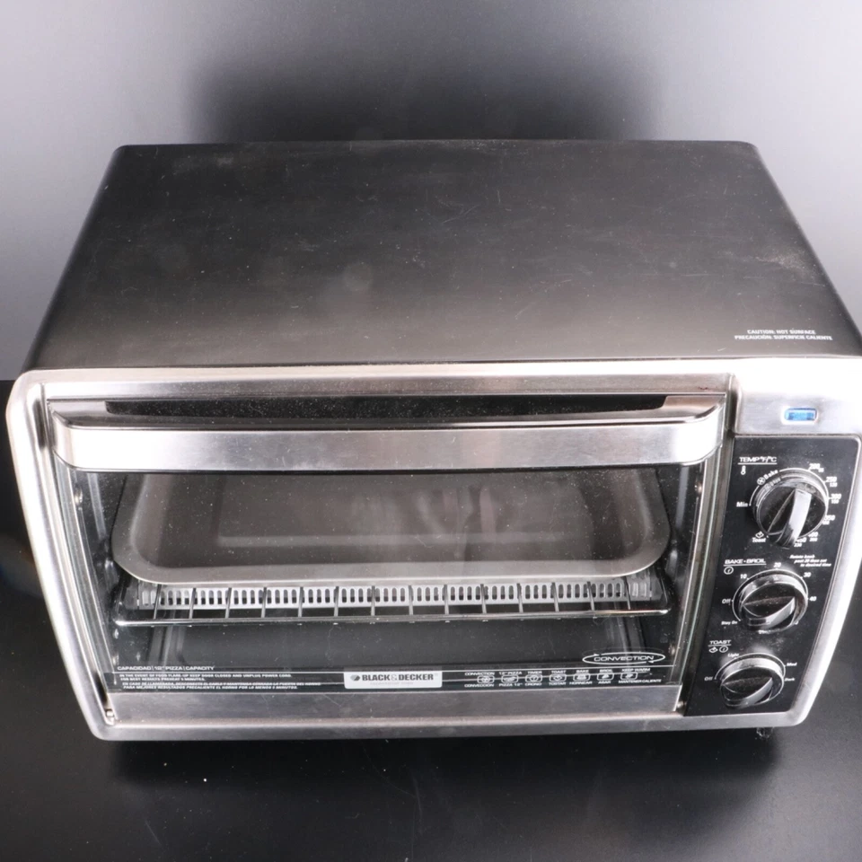 Black+Decker TO1660B Countertop Convection Toaster Oven Stainless Steel - Image 2 of 4