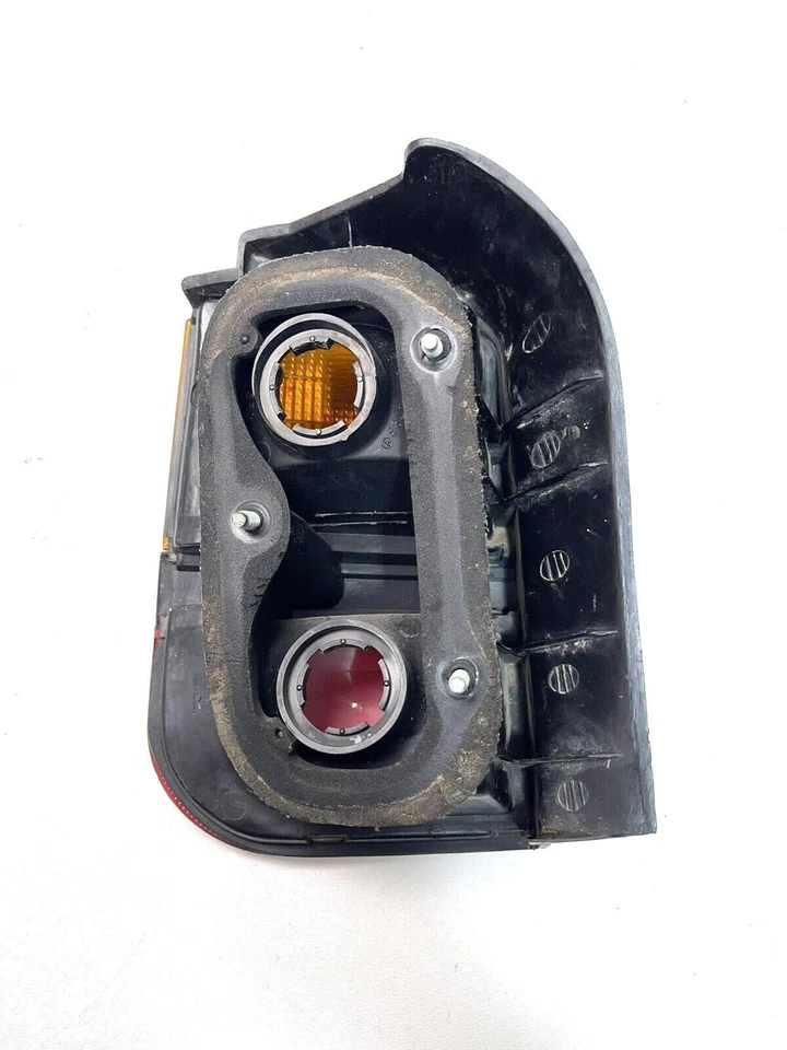 LUZ TRASEIRA DIREITA DO LADO DO MOTORISTA GENUÍNA MITSUBISHI EXPO 92-95 O/S Stanley 043-1536R - Imagem 4 de 4