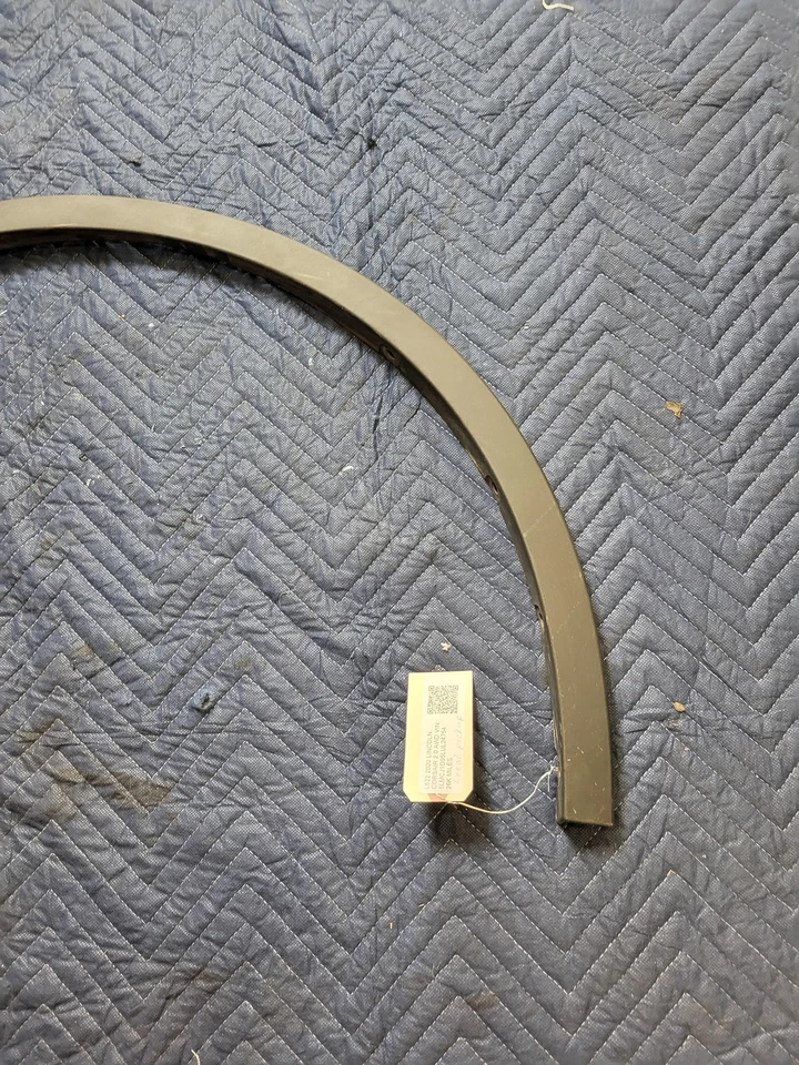 Lincoln Corsair 2020 LJ7B-16A074-CAW 2021-2023 moldura acampanada rueda delantera derecha Foto 2 de 4