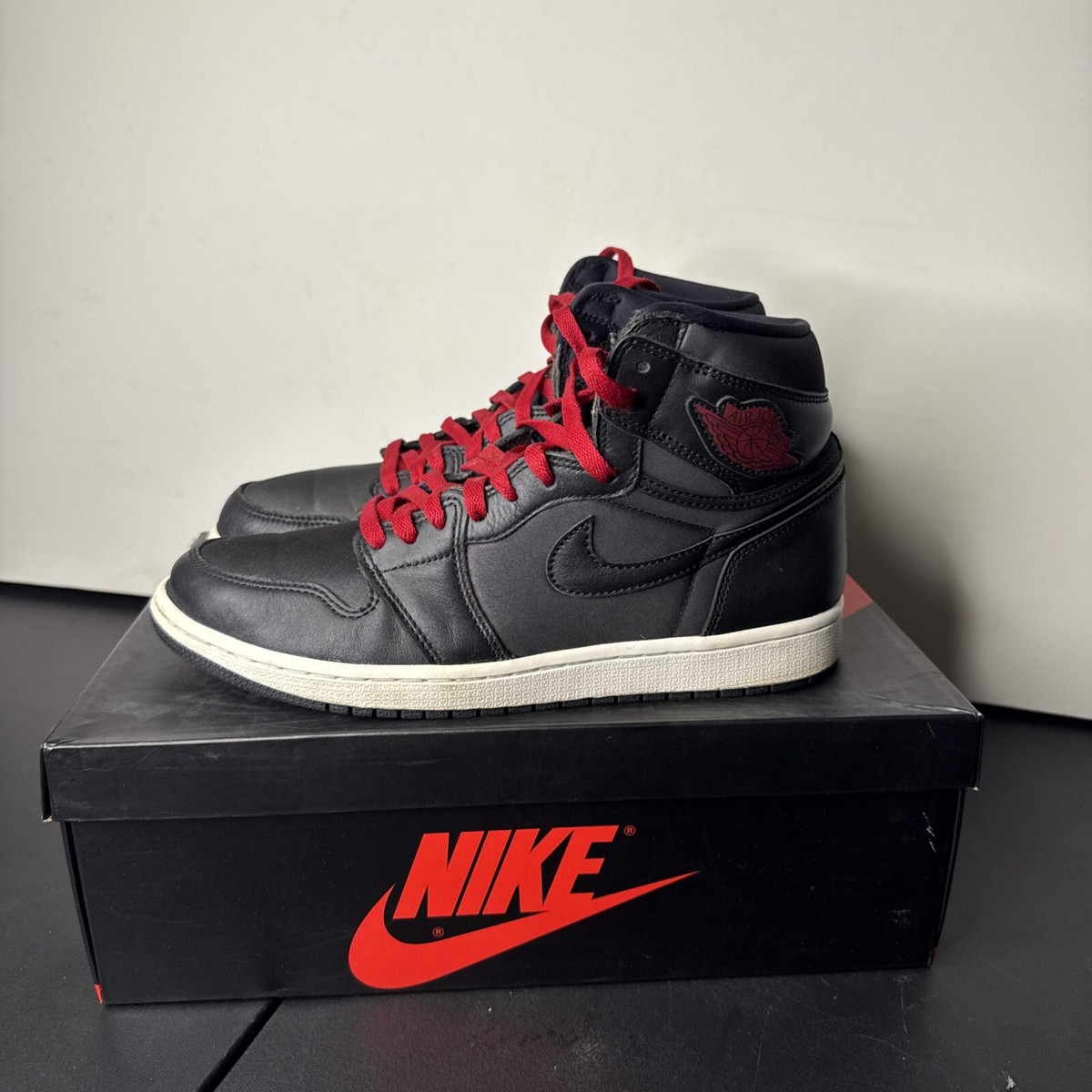 Nike Air Jordan 1 High OG Black Satin Gym Red Men Sz 10 Pre Nike Air Jordan 1 High OG Black Satin Gym Red Men Sz 10 Pre