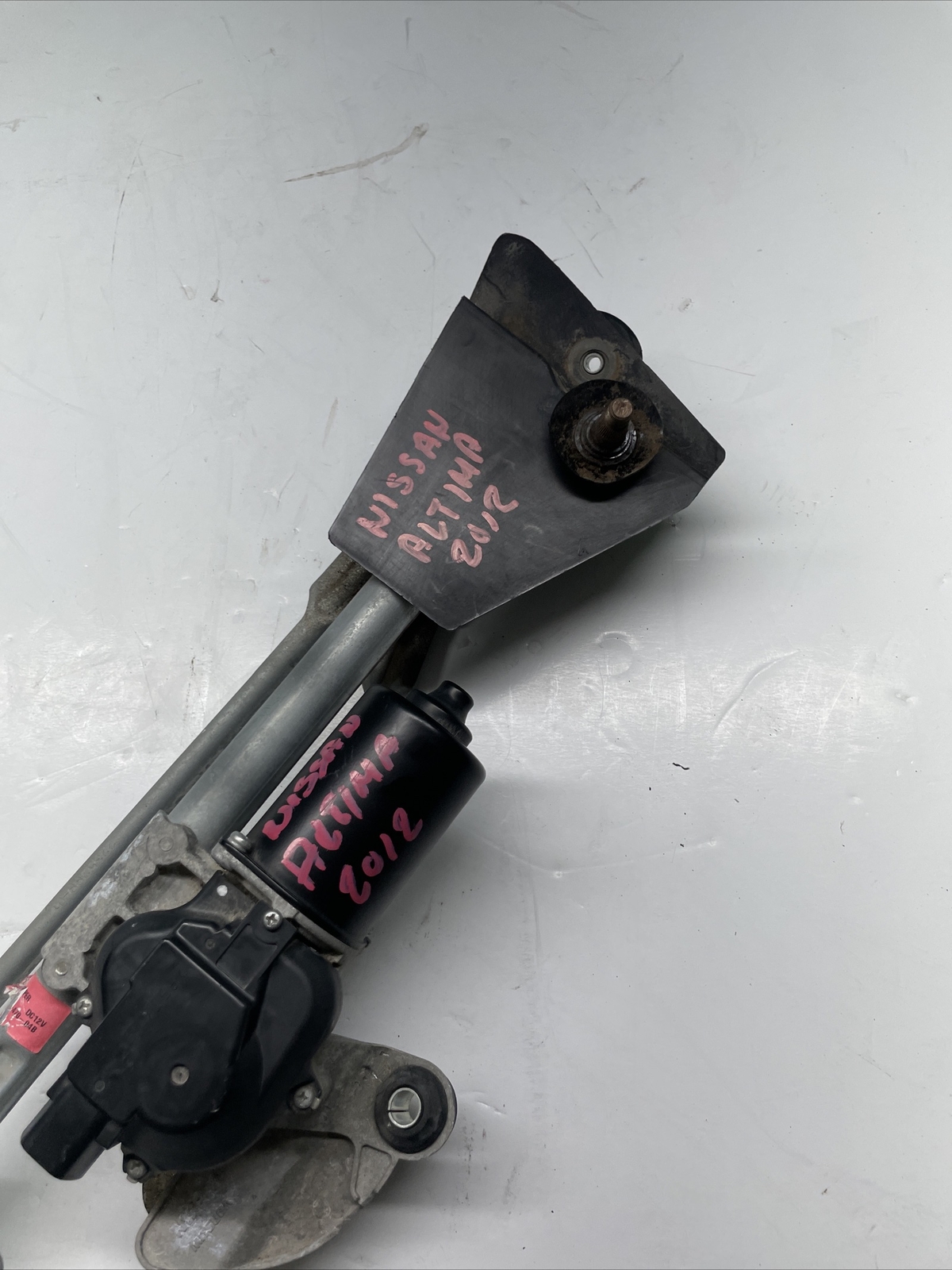 2012 Nissan Altima Windshield Wiper Transmission Linkage W/ Motor OEM