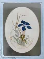 (C53) Brosna Spring Enzian Stickpackung mit 15,5"x12" Halterung