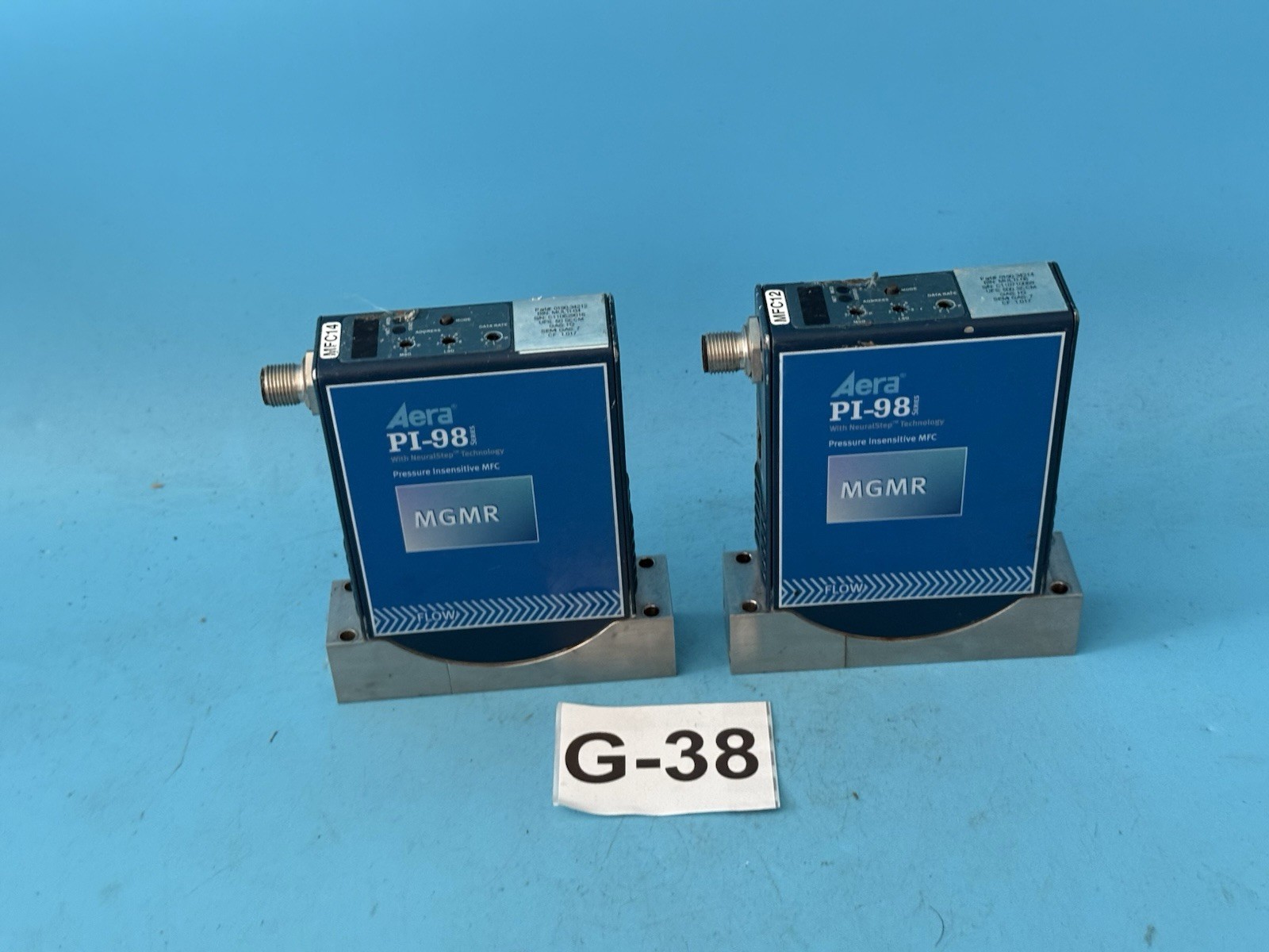 Lot of 2 Aera PI-98i MFC Mass Flow Controllers 50 SCCM H2 AMAT Pressure Insensit