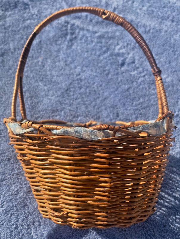 VINTAGE  6 1/4"  VALHALLA HAND WEAVERS TRYON NC  SMALL EGG BASKET PACOLET RIVER