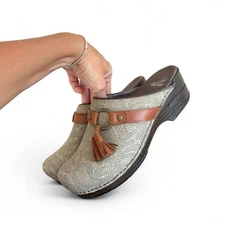 Dansko boho leather clogs with leather tassel detail granola girl size 40