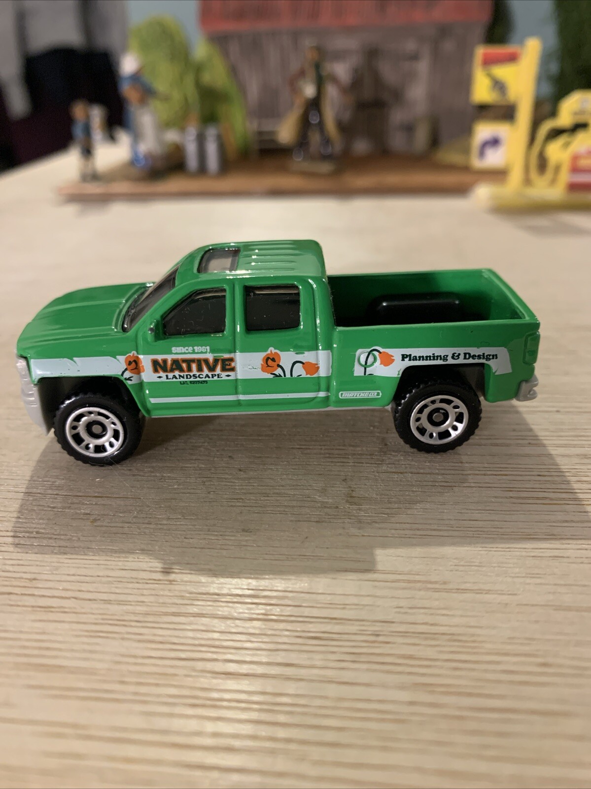 2014 14 Chevy Silverado 1500 Collectible 1/64 Scale Diecast Diorama Model