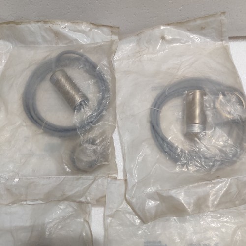 ALLEN-BRADLEY BULLETIN CAT 872C-A10C30-A2 PROXIMITY SENSOR LOT 4 - Picture 6 of 6