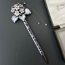 Jewelled Floral Hair Stick Hairstick Bun Metal White Enamelled Flowers Tassel�