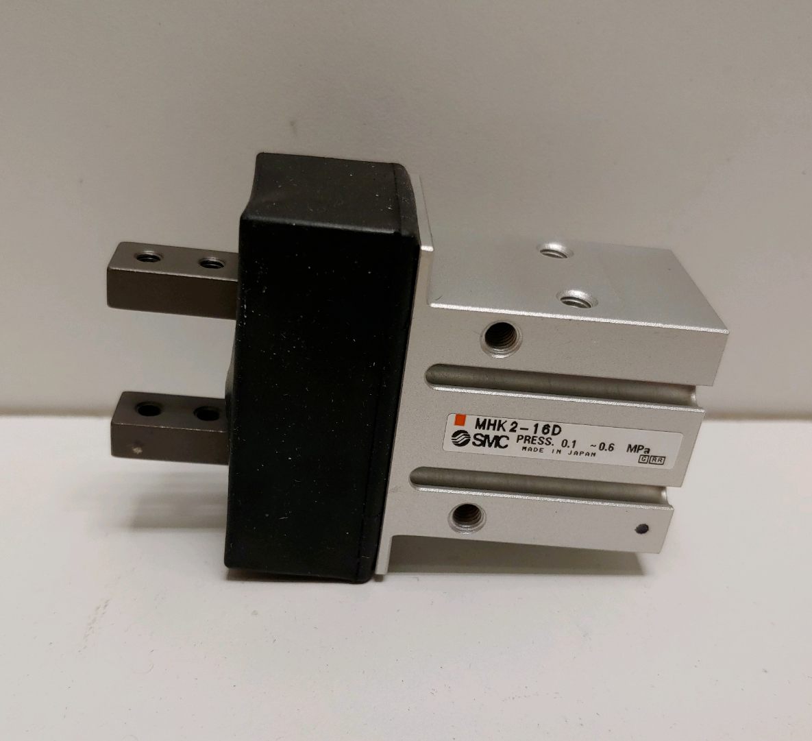 New in box SMC MHK2-25D1 GRIPPER MHK2 25D1 (1PCS