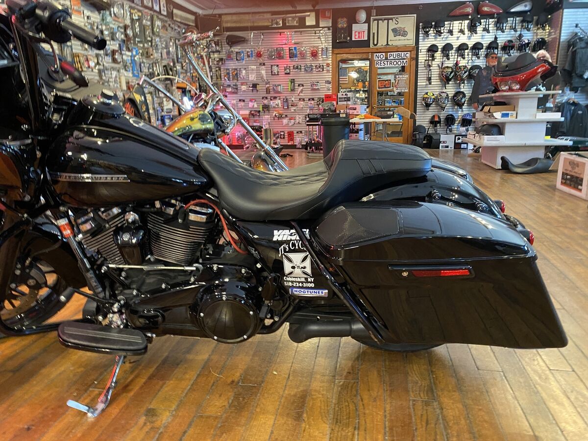 2008-2023 Harley Touring 6' Tall Rider Le Pera Black Outcast 2008-2023 Harley Touring 6' Tall Rider Le Pera Black Outcast