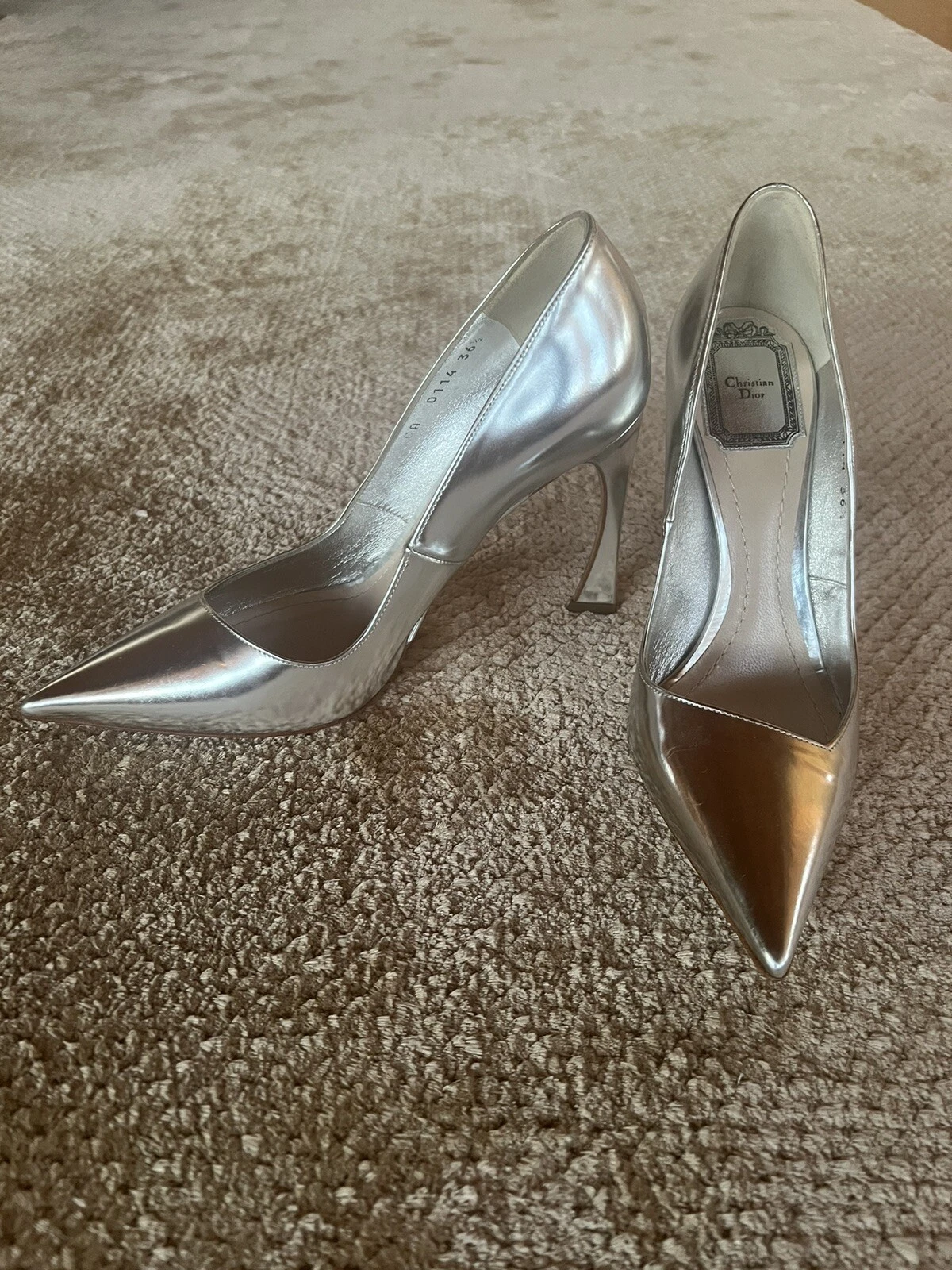 Escarpins femme Christian Dior bout pointu métallisé argent taille IT36,5