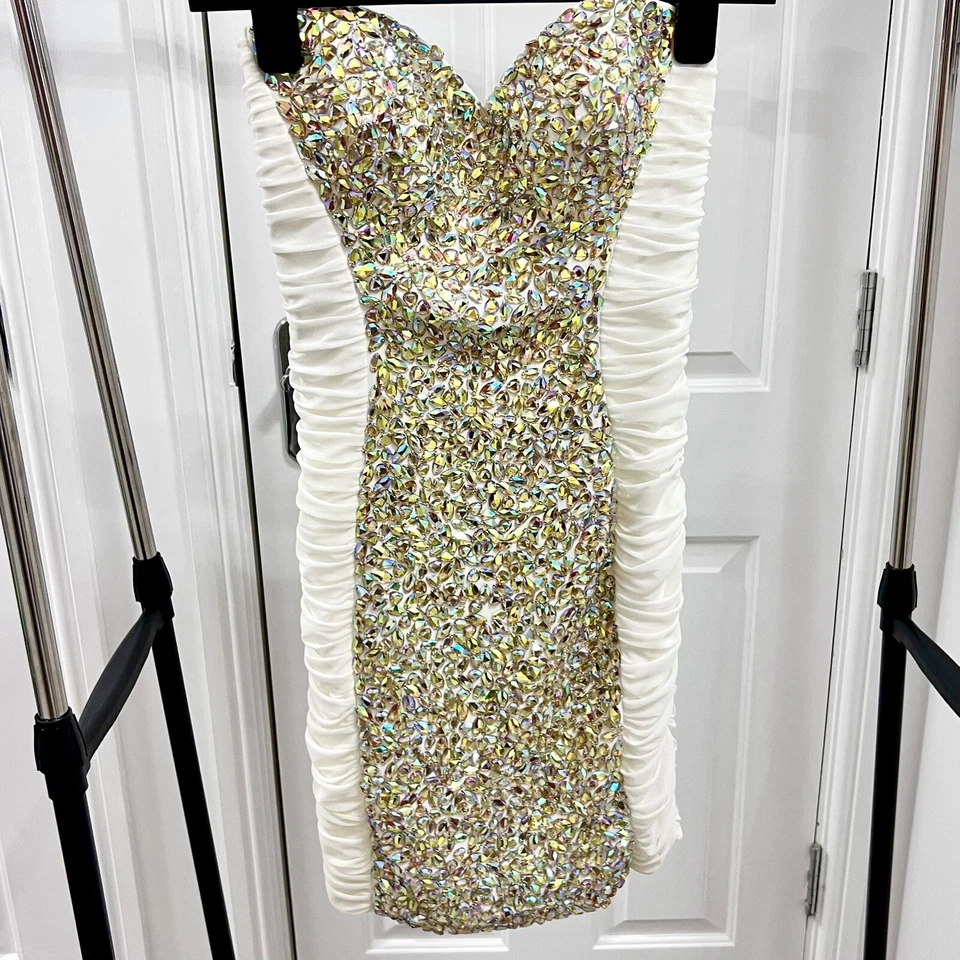 Vestido Forever Único Jovani Aspecto Fruncido Blanco Cristales Estrás Bodycon Foto 2 de 4