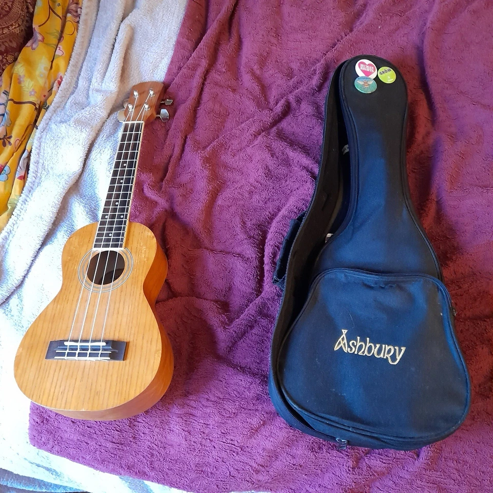 Ashbury Ash Concert Ukelele 60c With Case & Chord Book - Image 3 of 4