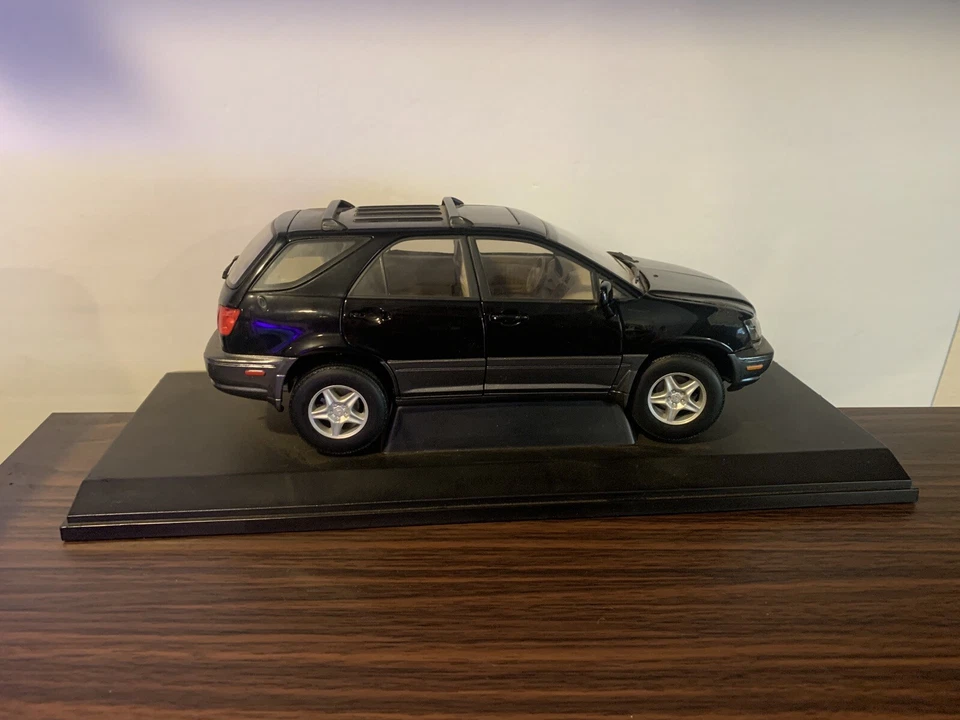 AutoArt 1/18 Dealer Edition Lexus RX 300 First Generation Off Road Division - Image 2 of 4