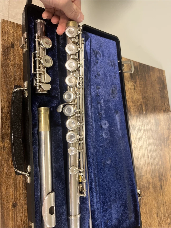 Flauta Artley 18-0 con estuche (puede necesitar pequeñas reparaciones) (excelente estado) Foto 3 de 4