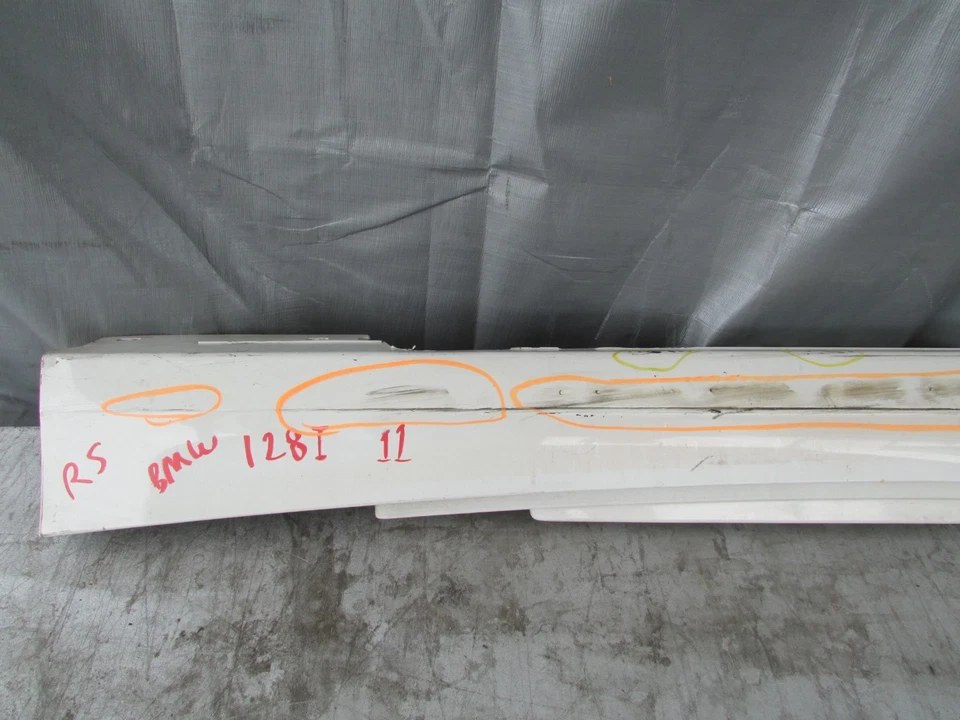 BMW 128I E82 2008-2013 lado derecho basculante panel faldón moldura blanco alpino OEM Foto 2 de 4