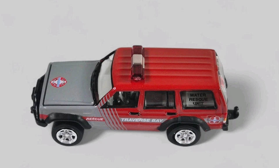 JEEP CHEROKEE XJ BAY RESCUE Rare Diorama Collectible DieCast Model 1:64 LOOSE - Image 4 of 4