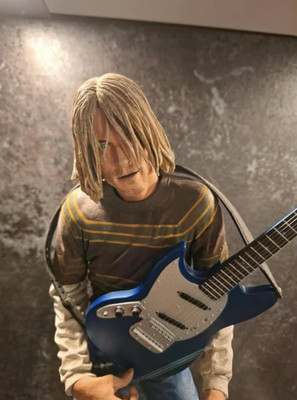 Kurt Cobain 18 inch Figur aus unserer Ausstellung ohne Verpackung NECA