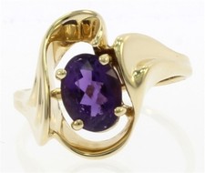 Beautiful Genuine Amethyst Ring in 14 k Yellow Gold.