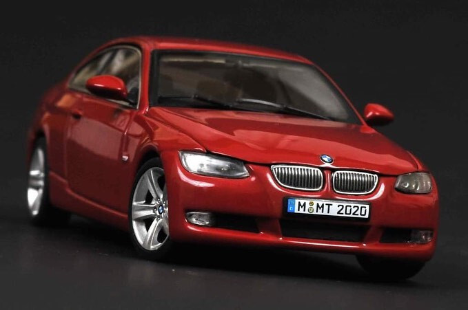BMW正規品 335i E9x Coupe 1/43 Model BMW 335i E92 Coupe - Blue - 1/43 Scale Model by Burago