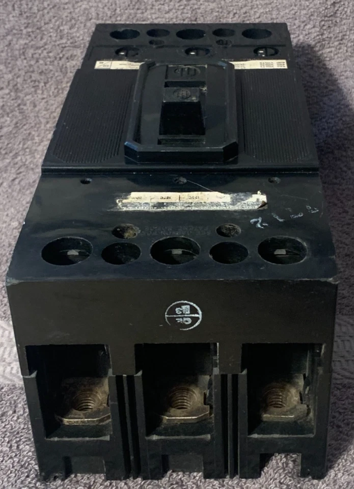 UND. LAB. INC. CIRCUIT BREAKER -FJ3-B200 - 200 A - 3 POLE - 600 VA - 18K@480 V - Image 4 of 4