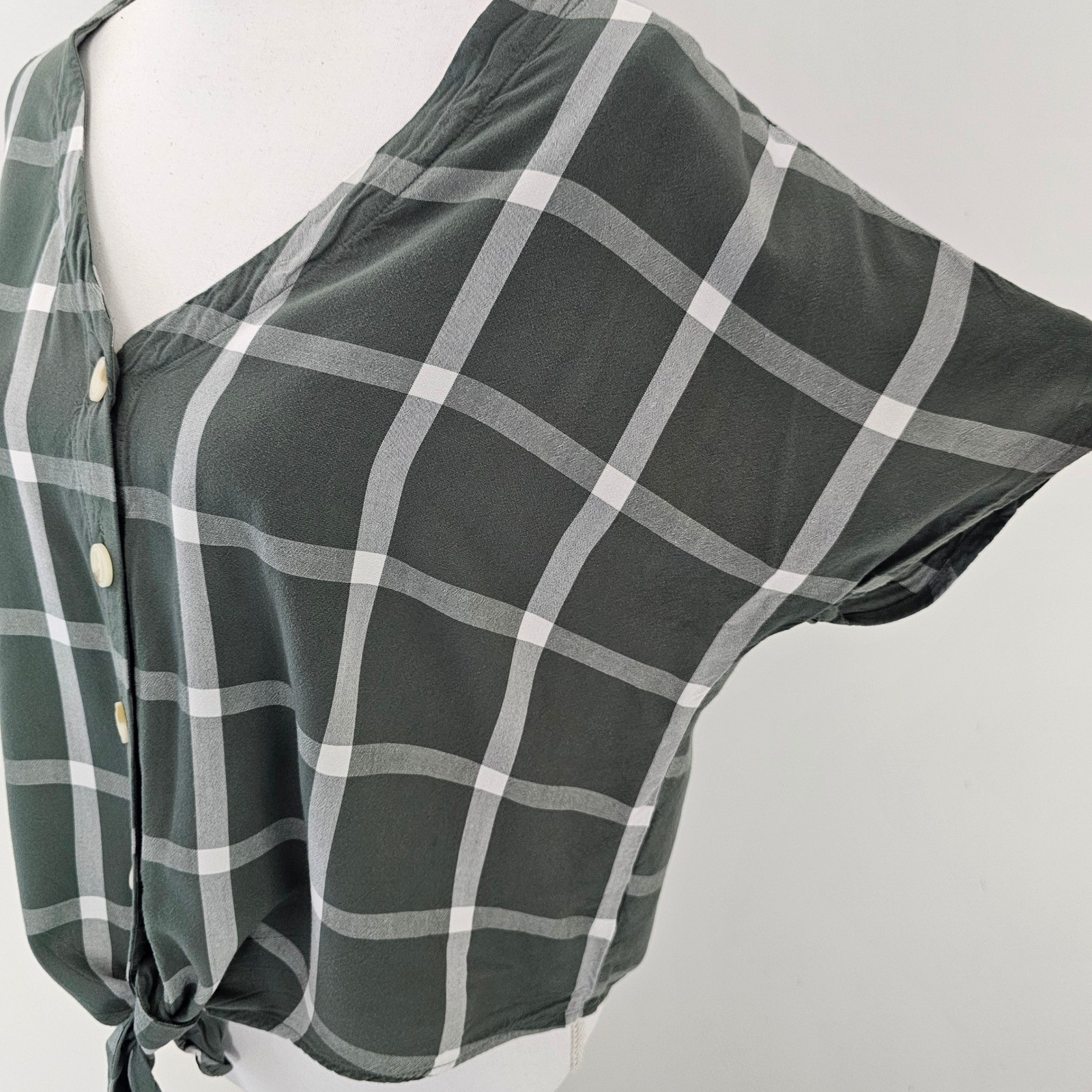 Universal Thread Tie Knot Front  Button-down Crop… - image 7