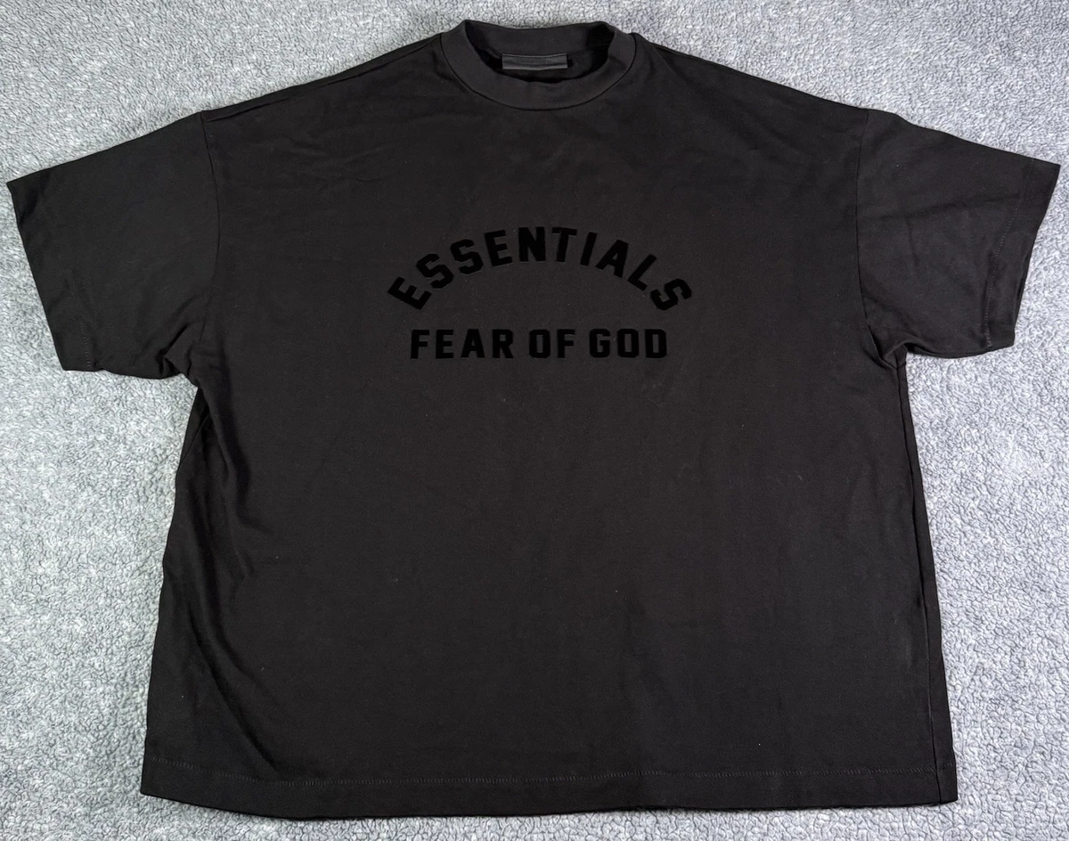 Fear of God ESSENTIALS: T-shirt jaune à col ras du cou | France