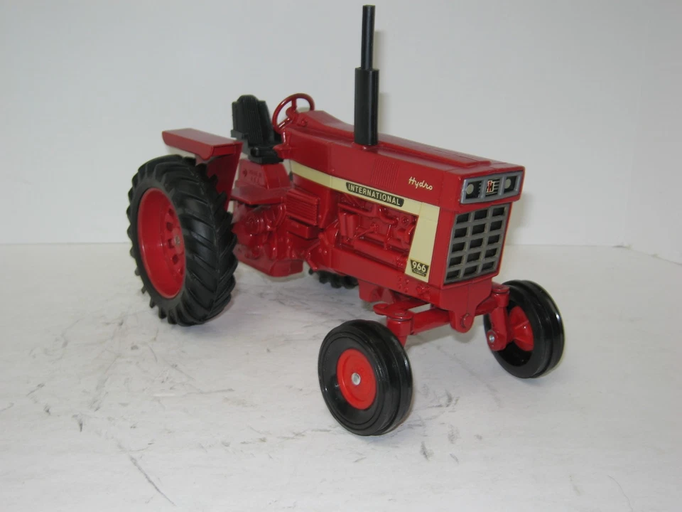1/16 INTERNATIONAL HARVESTER 966 HYDRO 1972 vintage/nice repaint - Image 4 of 4