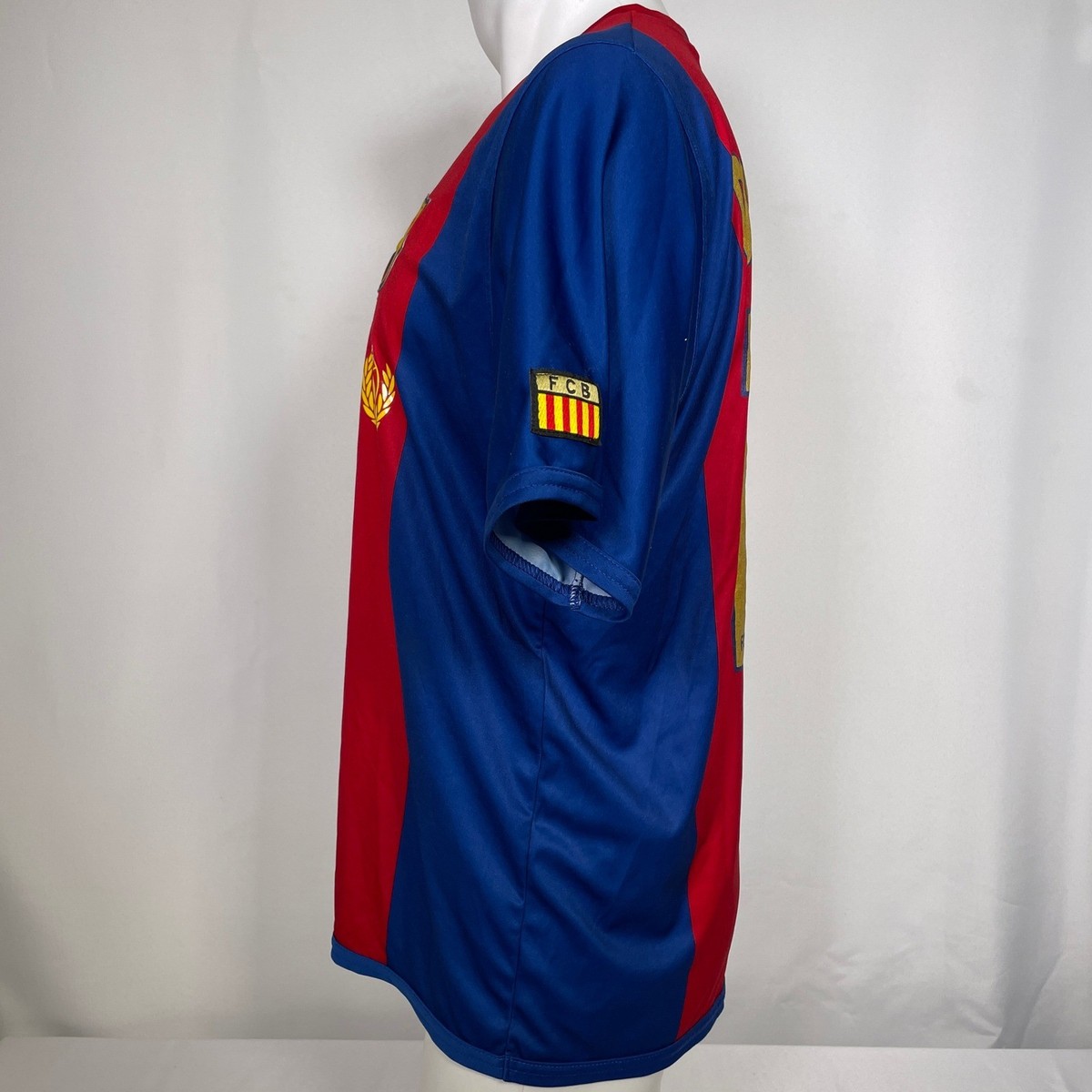 VTG Ronaldinho #10 FC Barcelona Team Store Red Blue Jersey Men's