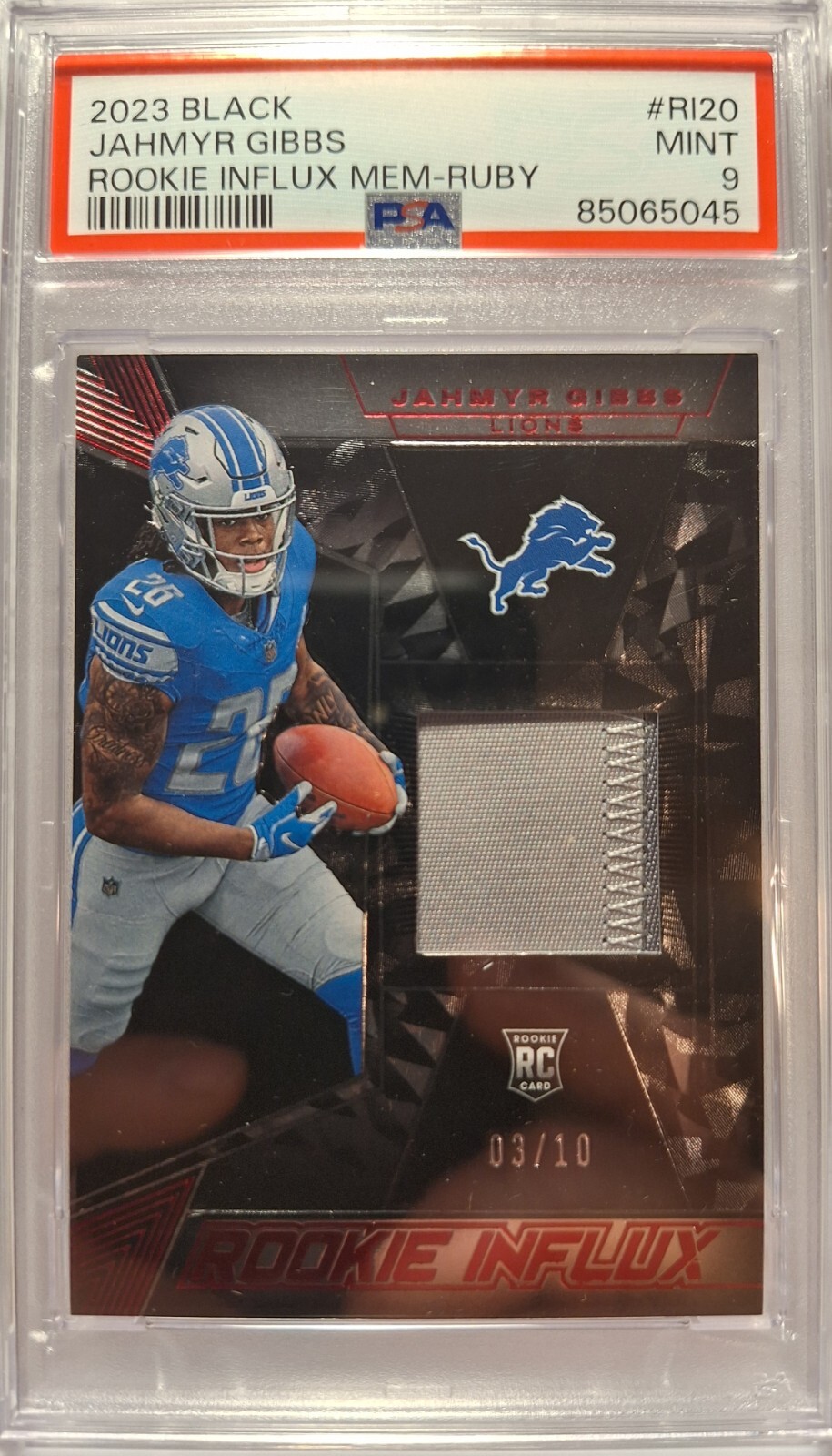Jahmyr Gibbs Panini Black Rookie Influx Memorabilia #RI20 Ruby