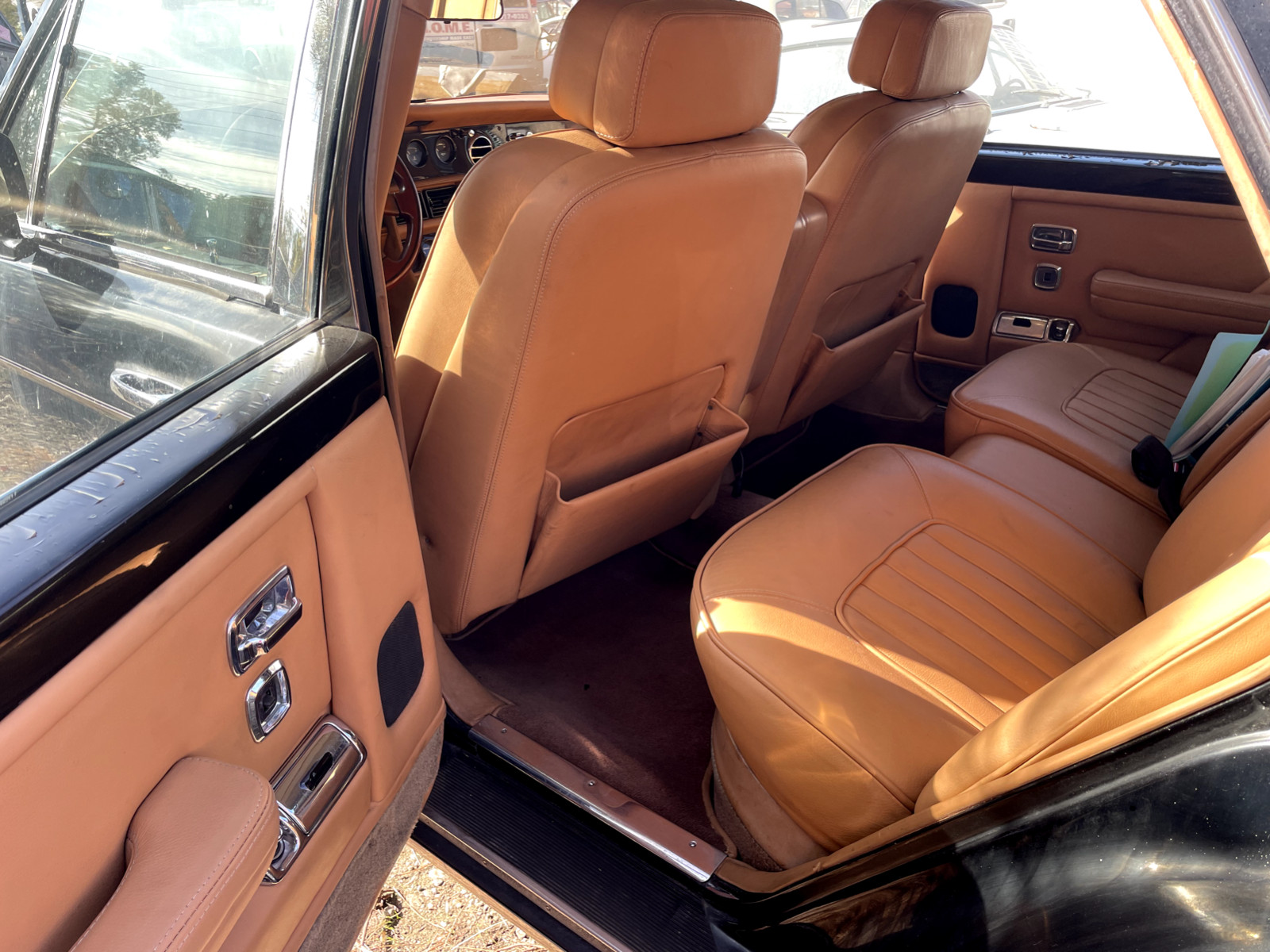 BENTLEY TURBO MULSANNE, EIGHT PAS JAR. WORLDS LARGEST ROLLS ROYCE SPUR INVENTORY