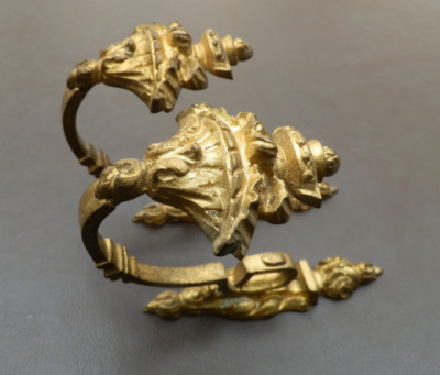 ANCIENNE PAIRE D'EMBRASES en bronze style Louis XVI pour rideaux 19ème ANCIENNE PAIRE D'EMBRASES en bronze style Louis XVI pour rideaux 19ème