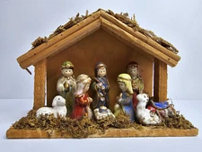 Small 8 Piece Nativity Scene Set With Wood Stable 9 Pieces Total 8" X 6"