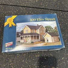 Walthers Cornerstone Series Structure Kit- 109 Elm Street #933-3612 - Open Box