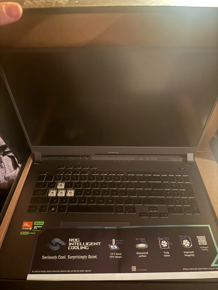 Portátil para juegos ASUS ROG Strix G17 17,3"" rtx 4060 con teclado y ratón  Foto 4 de 4