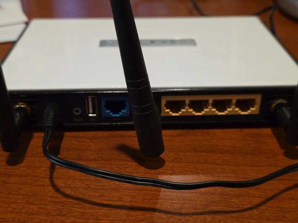 TP-Link TL-WR1043ND 300 Mbps 4-Port Gigabit Wireless N Router, gebraucht - Bild 2 von 4