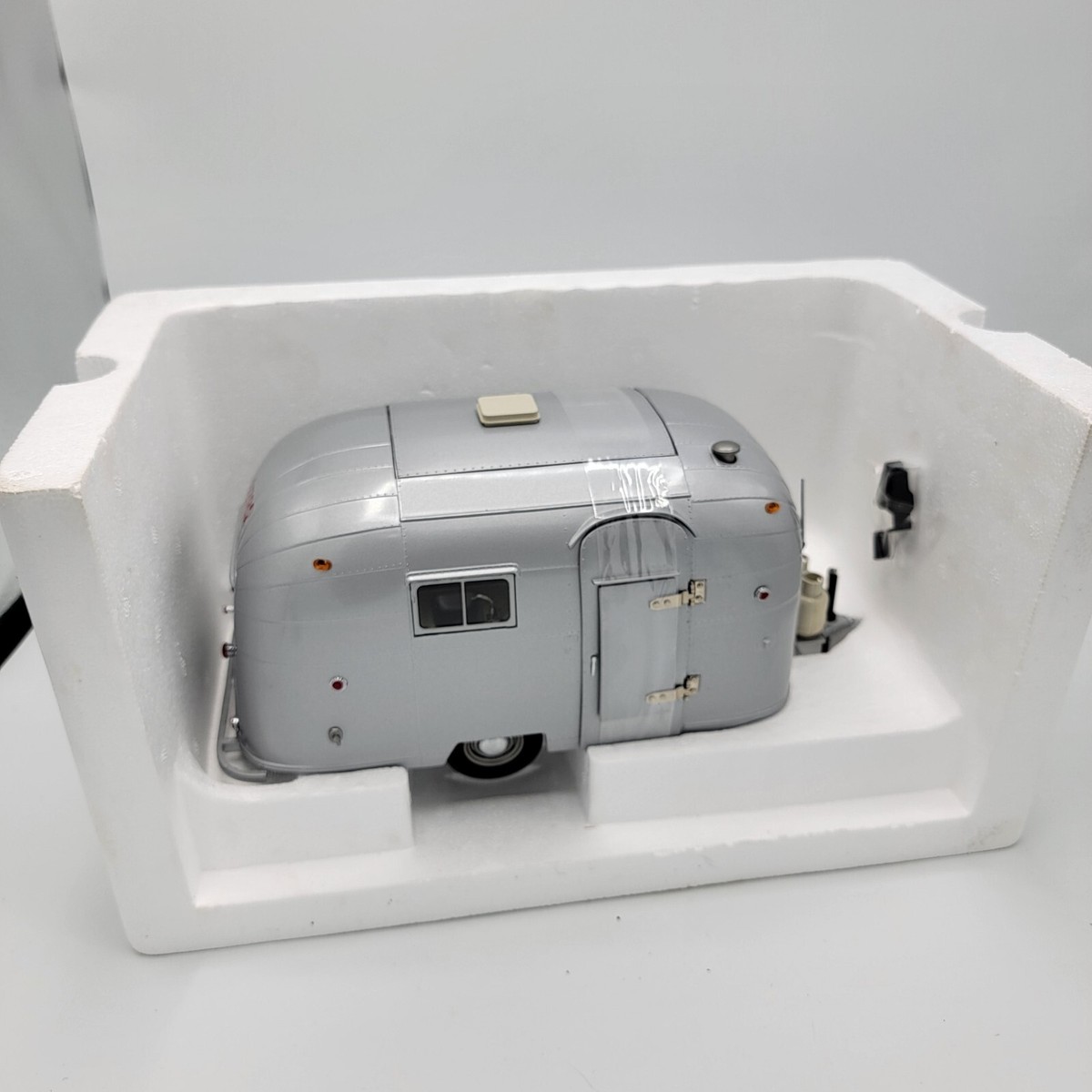 Motor City Classics 1/18 Scale Airstream Trailer Diecast