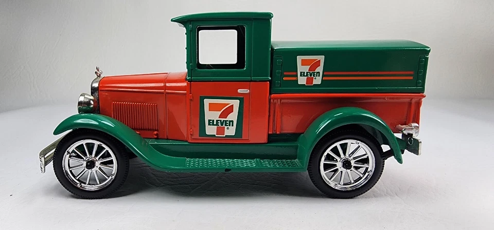 SEVEN ELEVEN Coin Bank Spec Cast #7263 * 1928 CHEVY * 1/25 scale 6 " w/key 1997 - Image 2 of 4