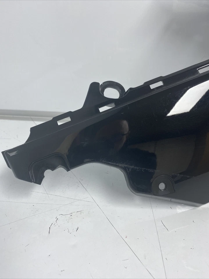 YAMAHA Panel 4, BS7-F172H-00-P0 OEM YZF320 In Black.   (f1) - Image 2 of 4