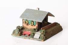 RS H0 No 6469 Domek drewniany Dom z bali na wzgórzu ok. 8,5 x 9,5 cm (332338)