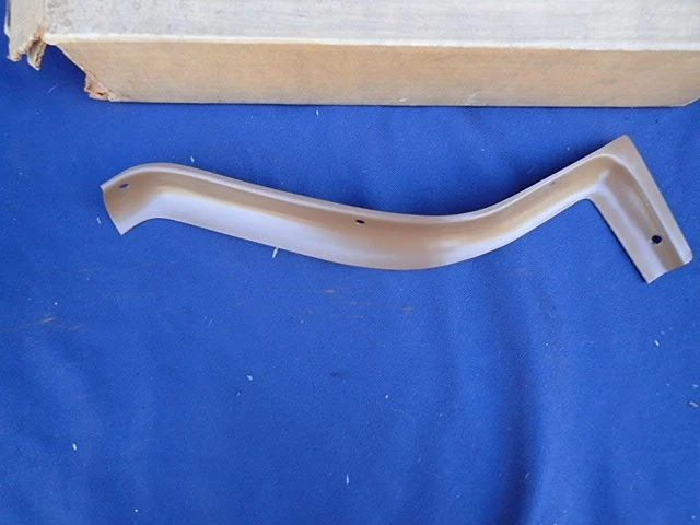 1970-72 Oldsmobile Vista Cruiser front fender moulding, RH, NOS! 230962 trim - Image 2 of 4