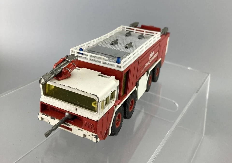 SIKU GERMANY METZ AIRFIELD FIRE BRIGADE TRUCK *VINTAGE* 1/60 ? SCALE SIZE - Image 2 of 4