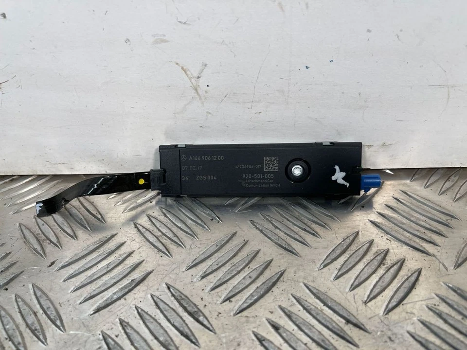 Amplificador antena aérea Mercedes-Benz A45 AMG 2017 A1669061200 LIQ12448 Foto 3 de 4