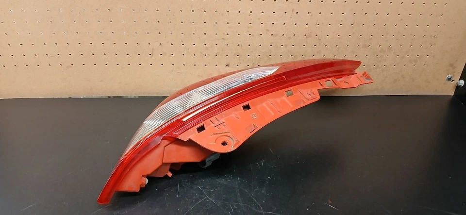 09 10 11 12 13 14 15 16 17 NISSAN 370Z REAR LEFT TAILLIGHT OEM 265551EA6A - Image 4 of 4