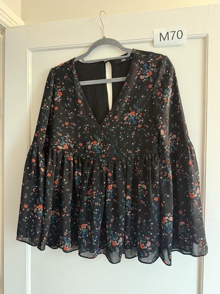 Sportsgirl Size 8 Blouse Black Floral Bell Sleeves Peplum Casual  Top