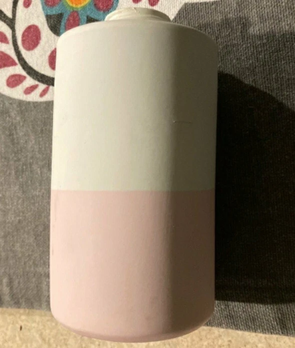 Dispensador de sabão Calvin Klein Home Gio bomba loção rosa e branco - Imagem 3 de 4