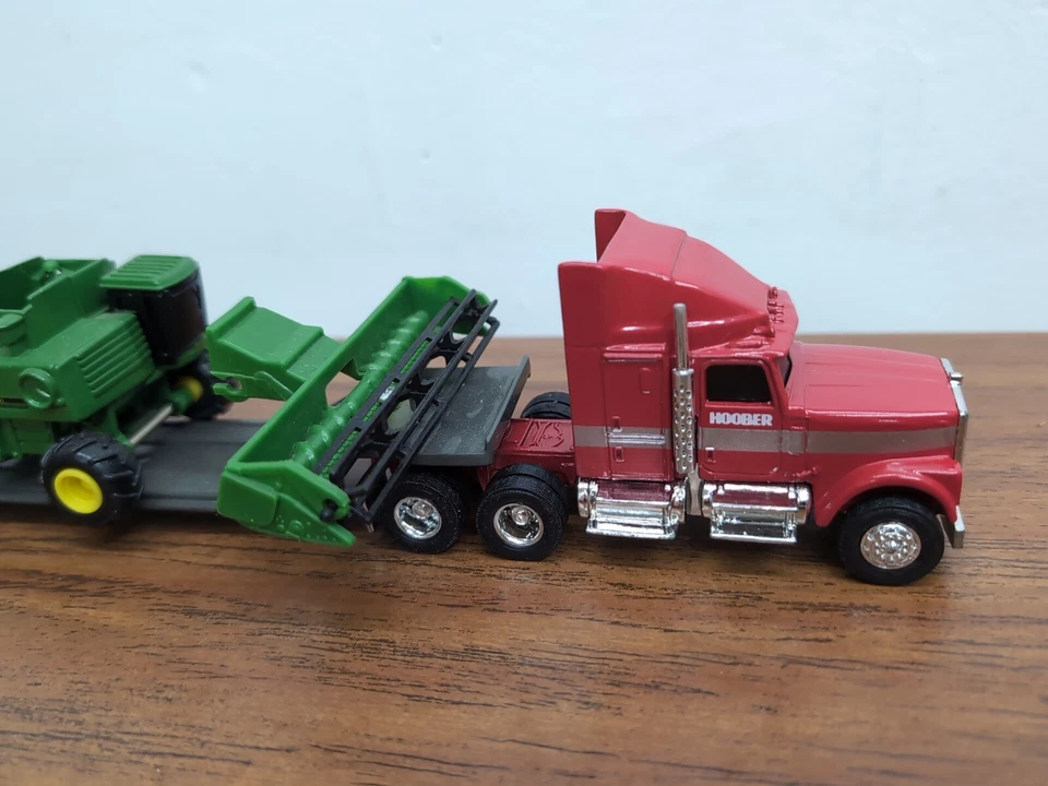 1/64 Ertl Toy Hoober Tractor Trailer Truck Dealership Set Case IH - Image 2 of 3