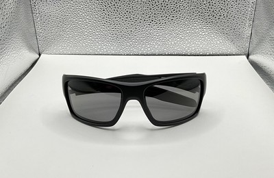 Oakley Matte Black Turbine Polarized Sunglasses Oo9263-62 65mm W 