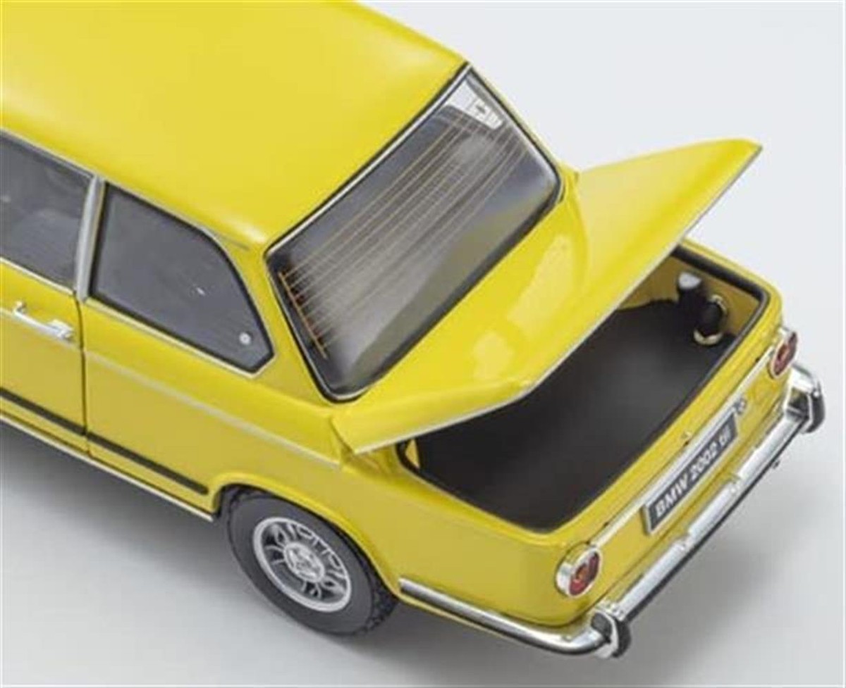 京商 - 京商　1/18 ★ BMW 2002 tii 1/18 Kyosho BMW 2002 tii (Yellow) Diecast Car Model